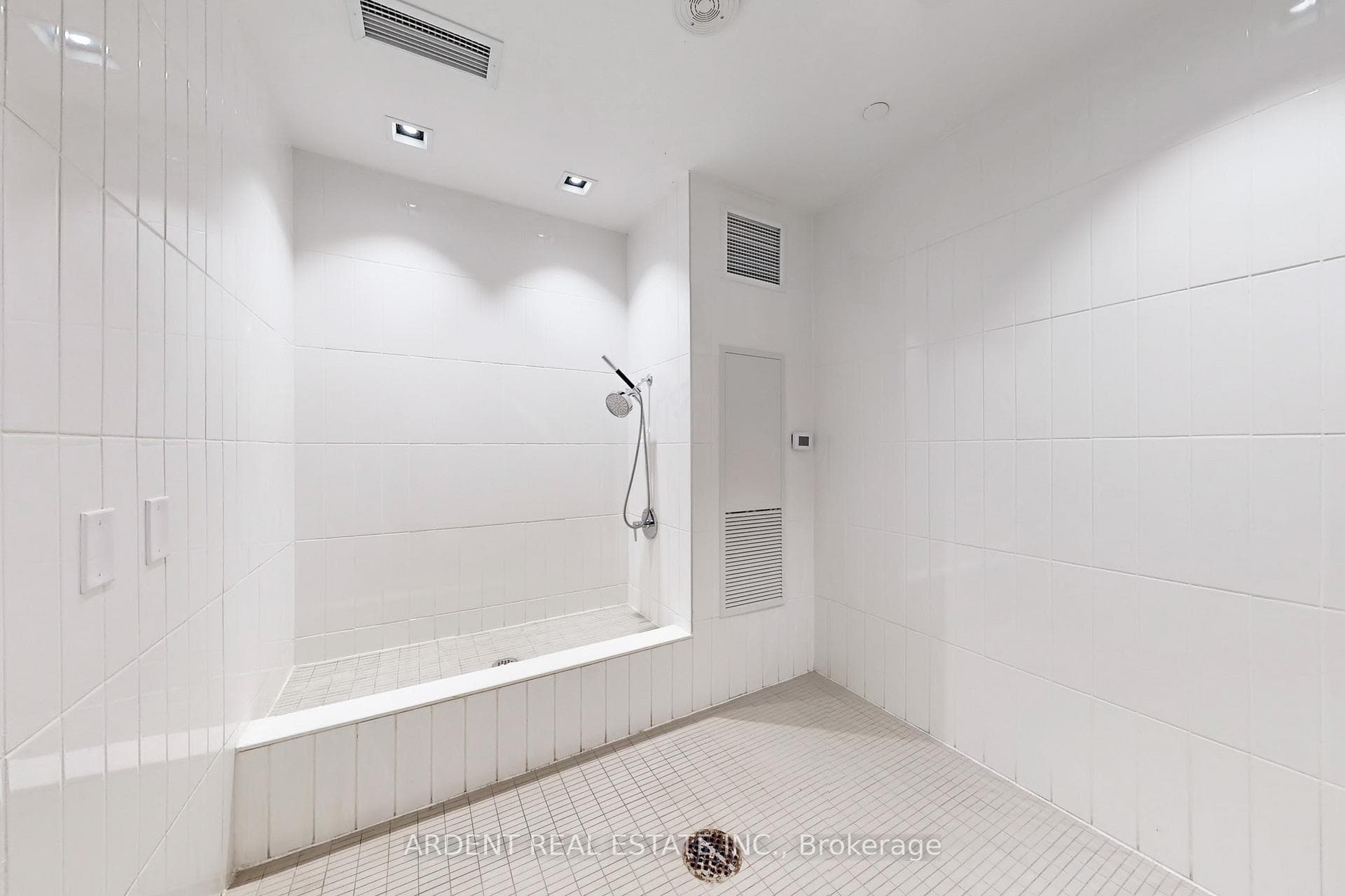95 Oneida Crescent Unit 505 photo 36
