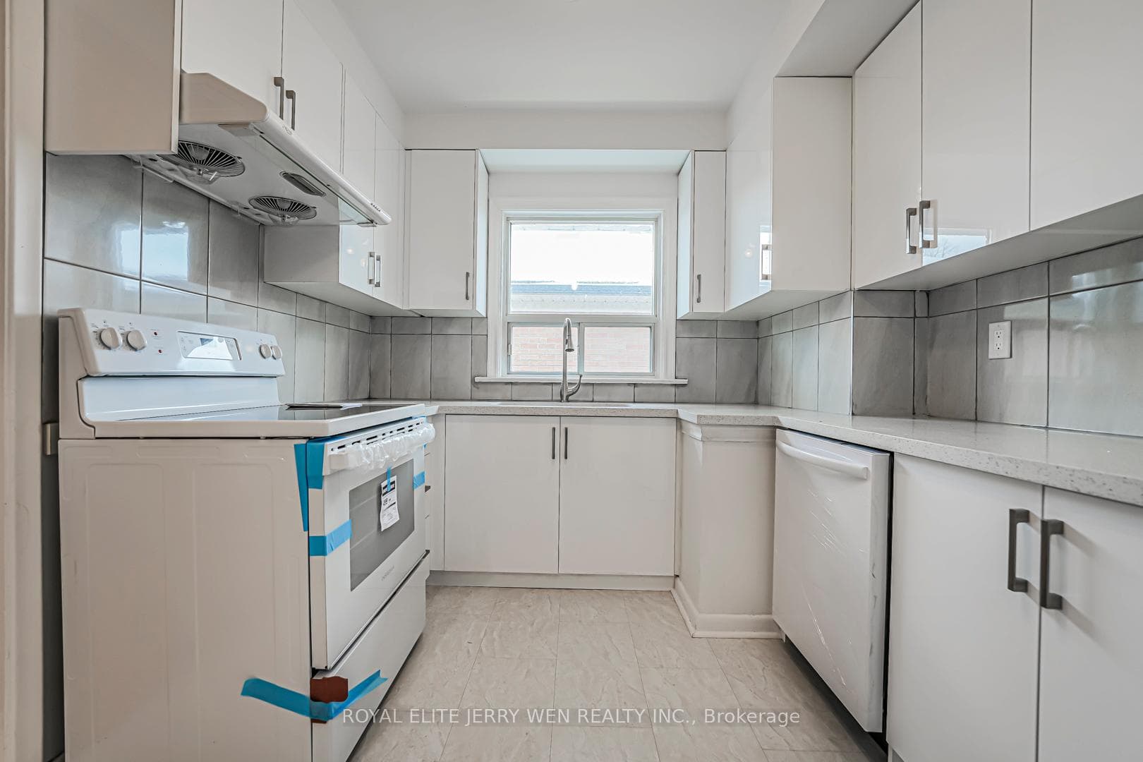 12 North Heights Road Unit Upper photo 2