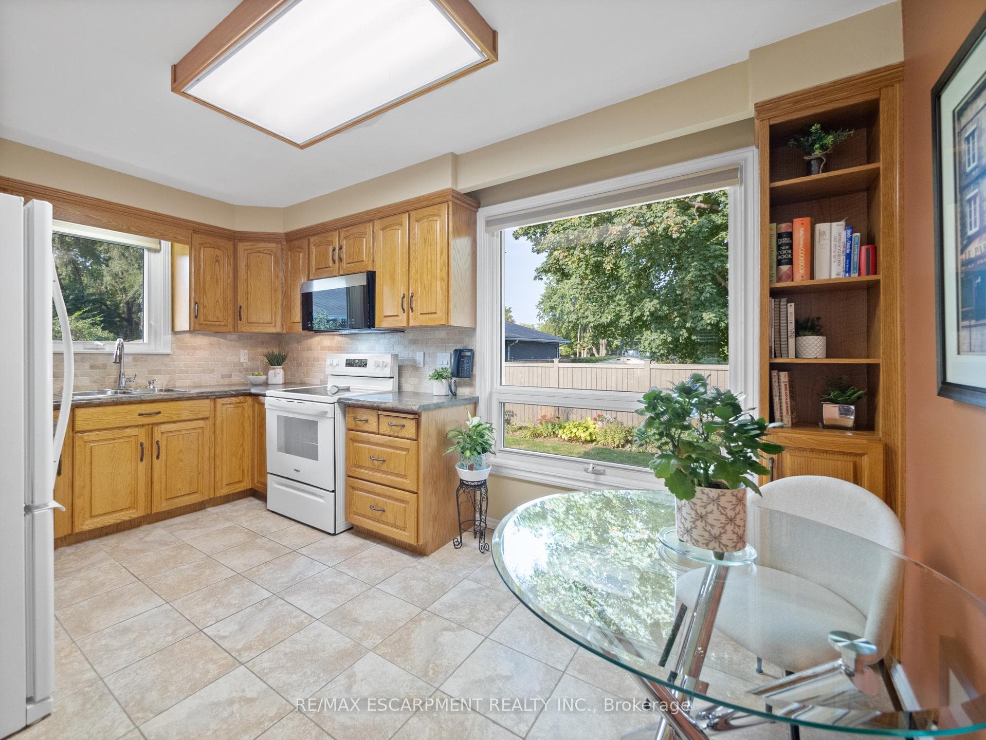 1040 Dowland Crescent photo 17
