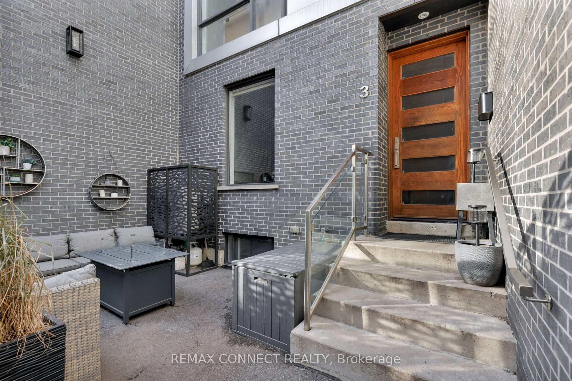 126 Spadina Road Unit TH3 photo 4