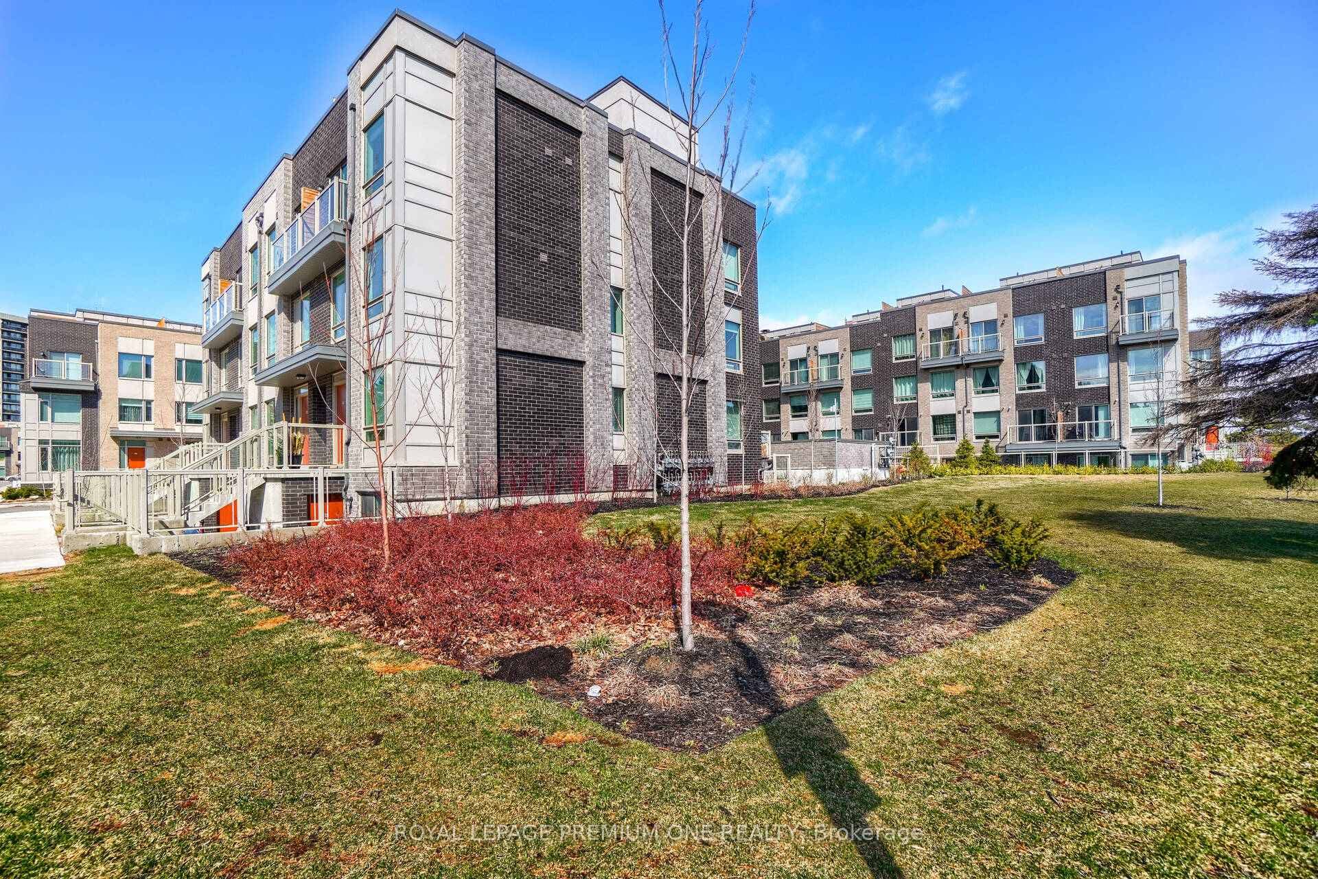 3 Applewood Lane Unit 211 photo 33