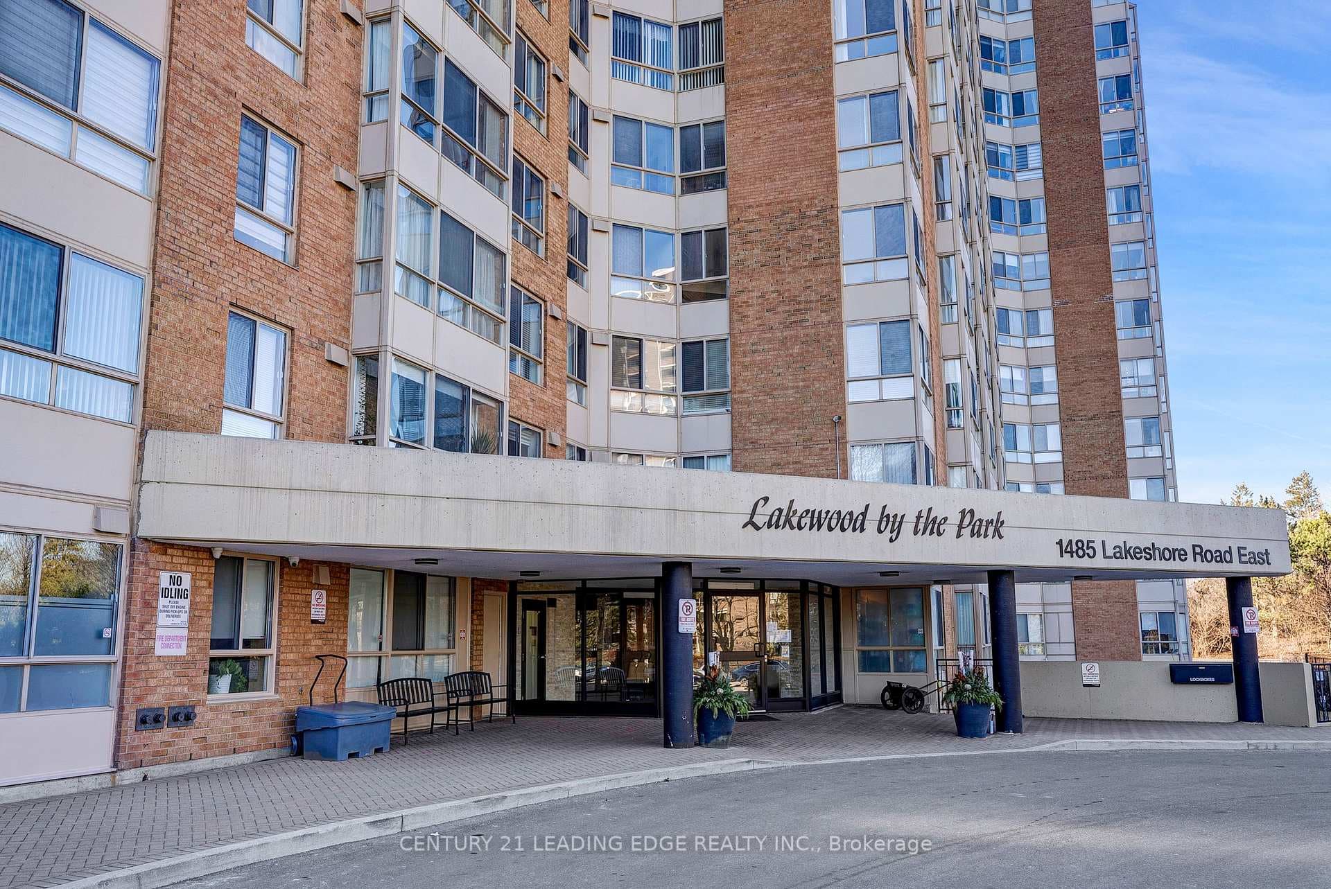 1485 Lakeshore Road Unit 115 photo 3
