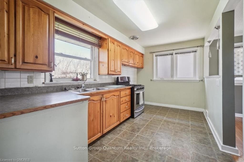 291 BURTON Road photo 19