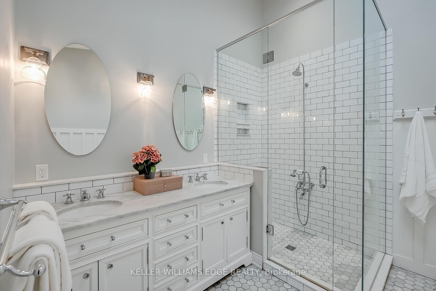 403 Smith Avenue photo 29