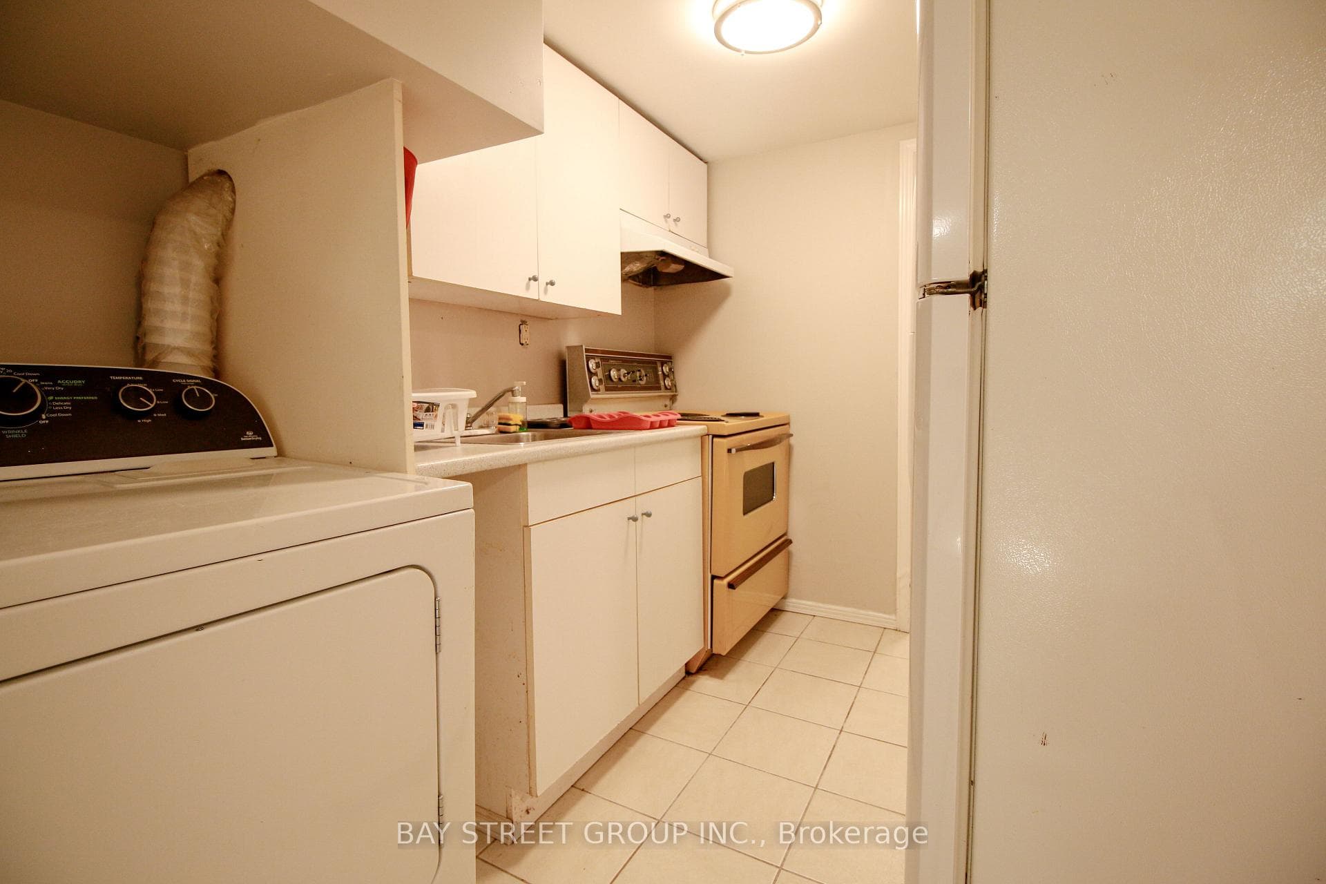 946 Eglinton Avenue photo 24