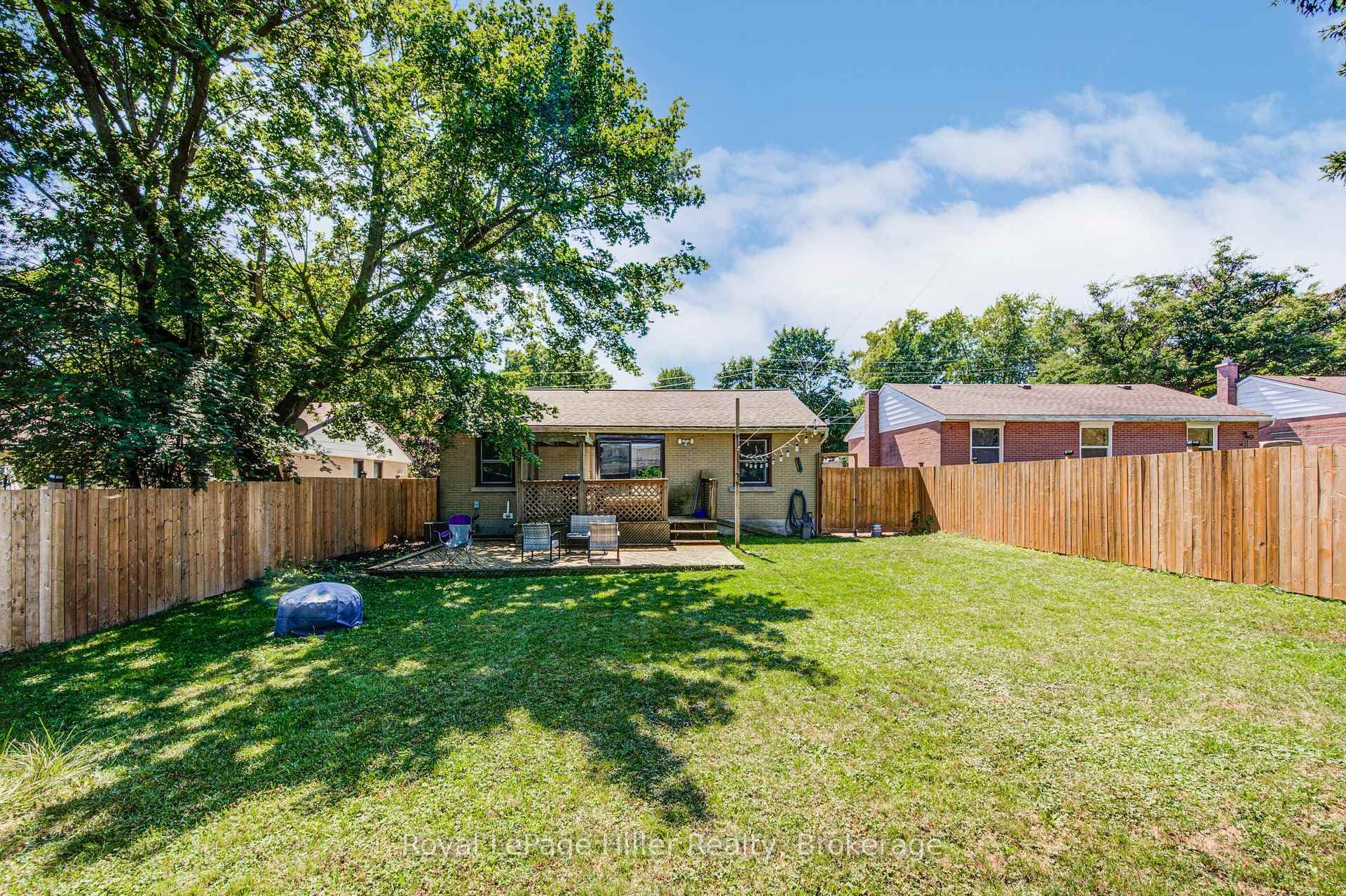 11 Warwick Road photo 37