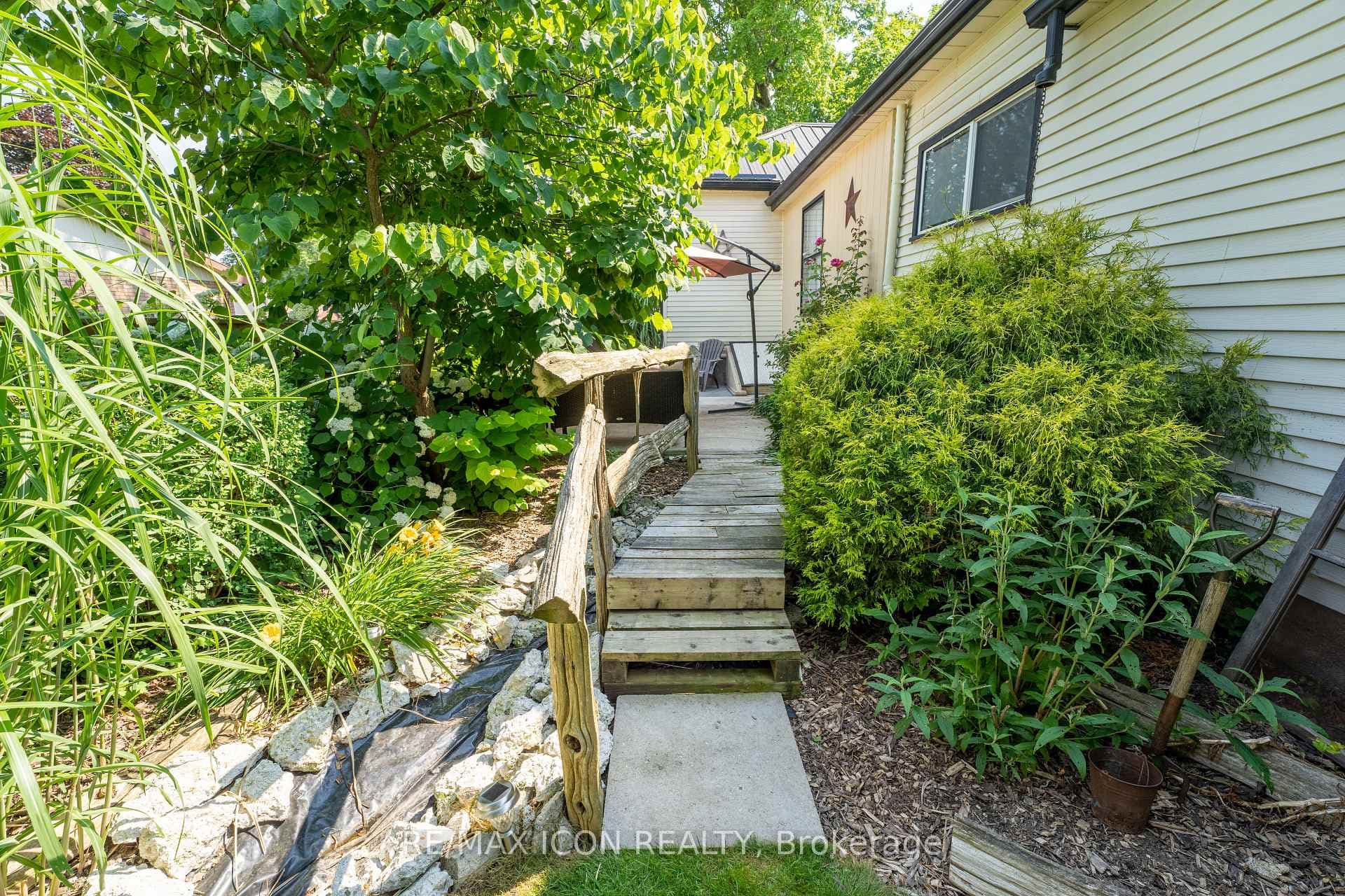 258 Anna Street photo 29