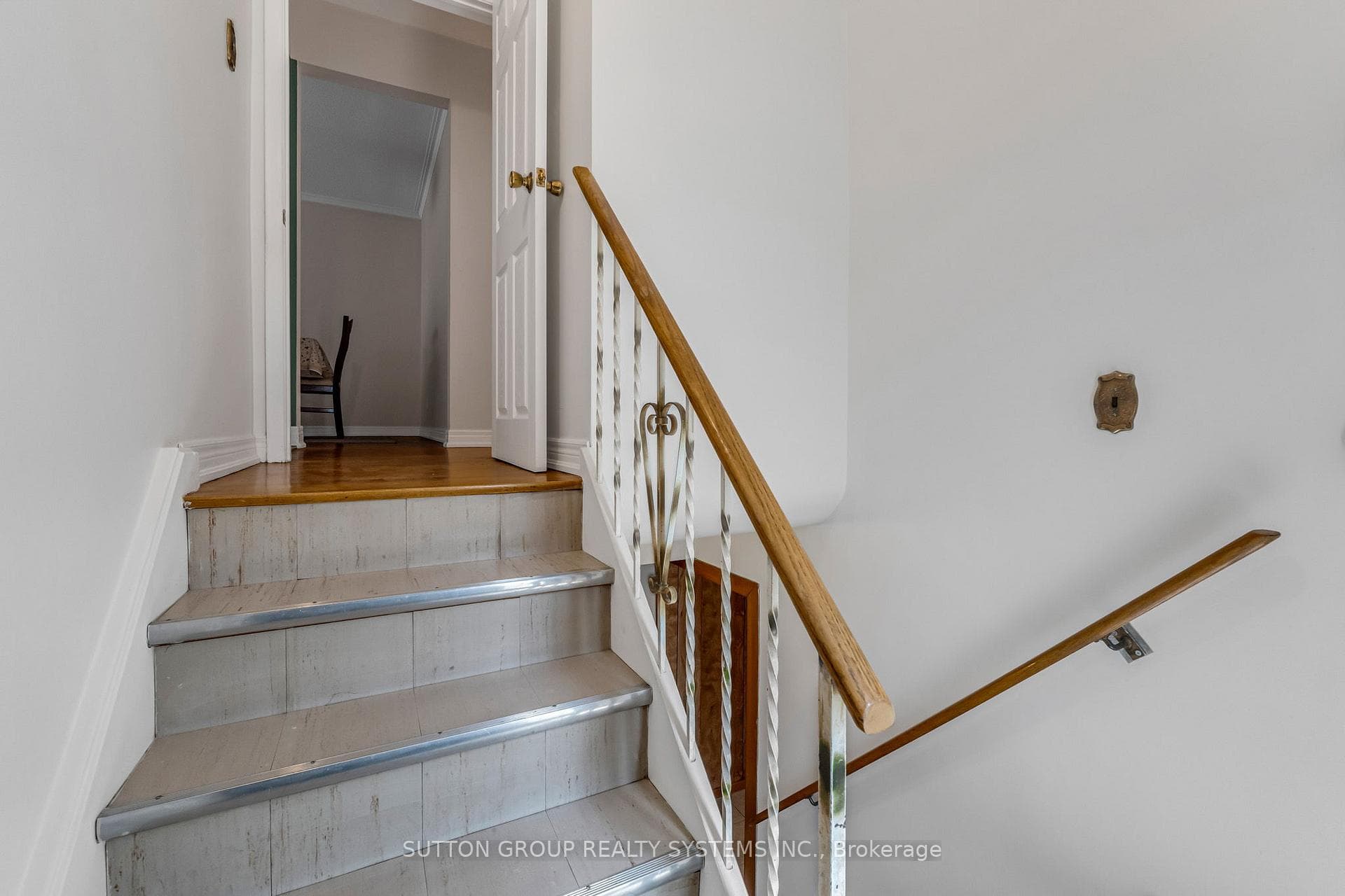 61 Bamford Crescent photo 24