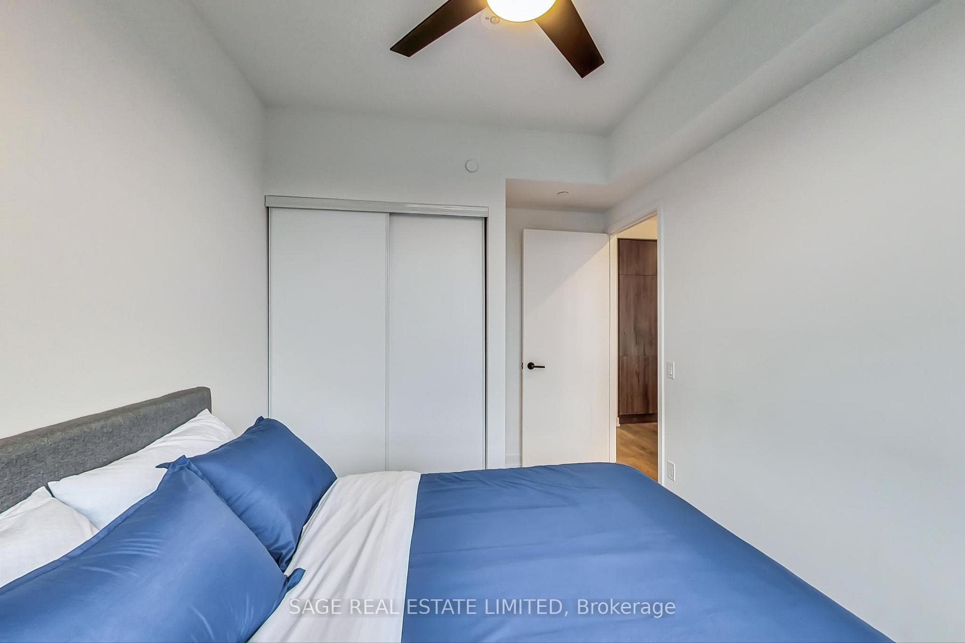 108 Peter Street Unit 1517 photo 9