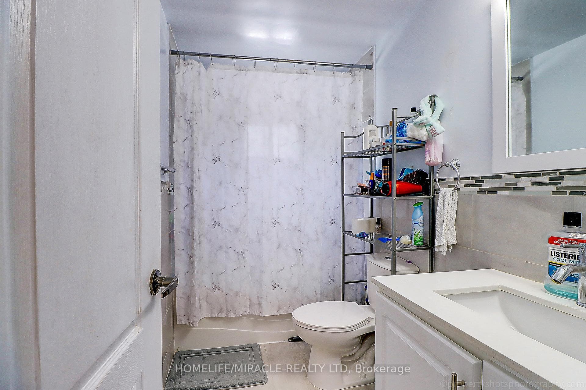 114 Martindale Crescent photo 12