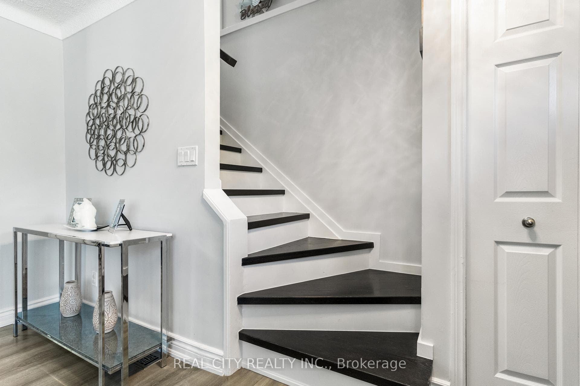 151 Bradley Street photo 10