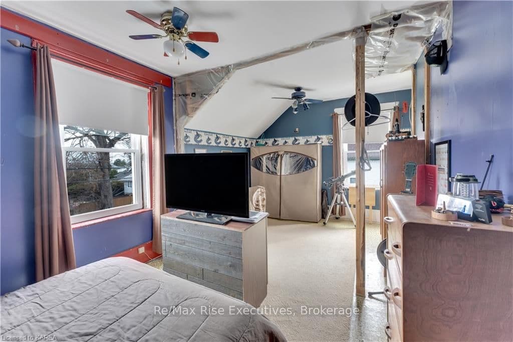 285 THOMAS Street photo 27
