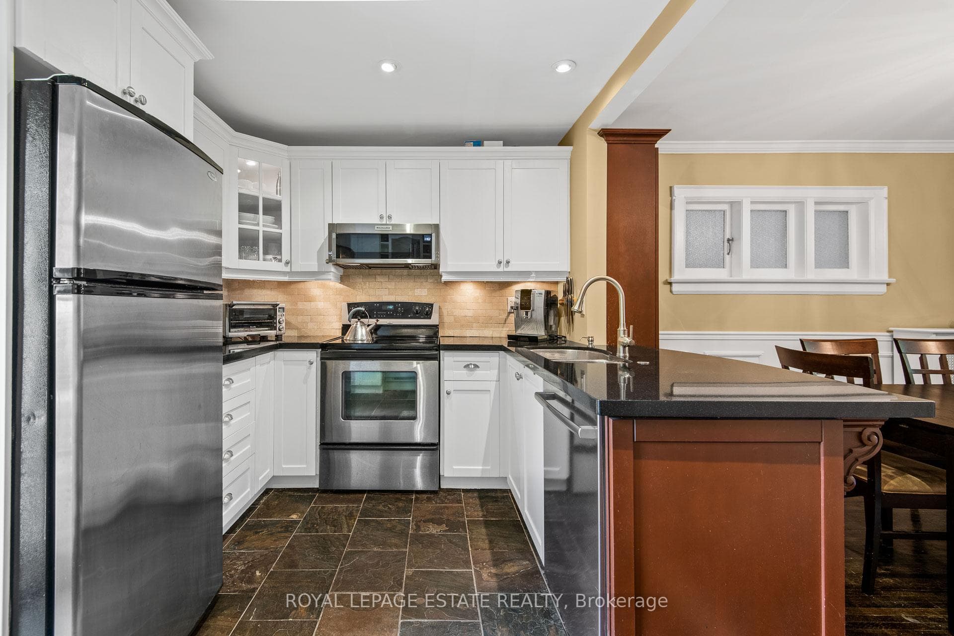 512 Soudan Avenue photo 11