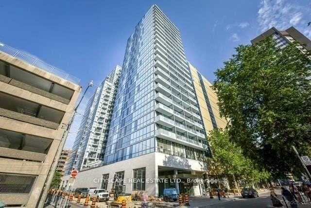 210 Simcoe Street Unit 1413 photo 5