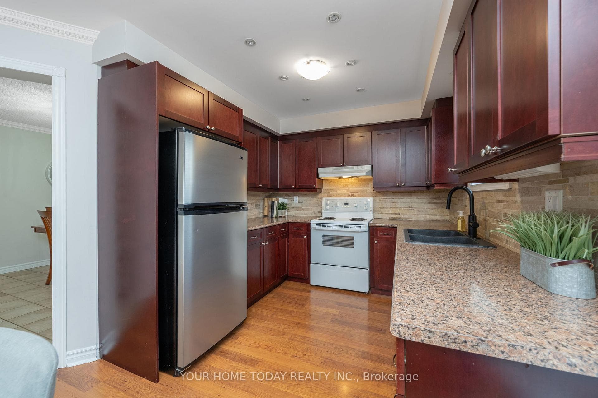 62 Davis Crescent photo 13
