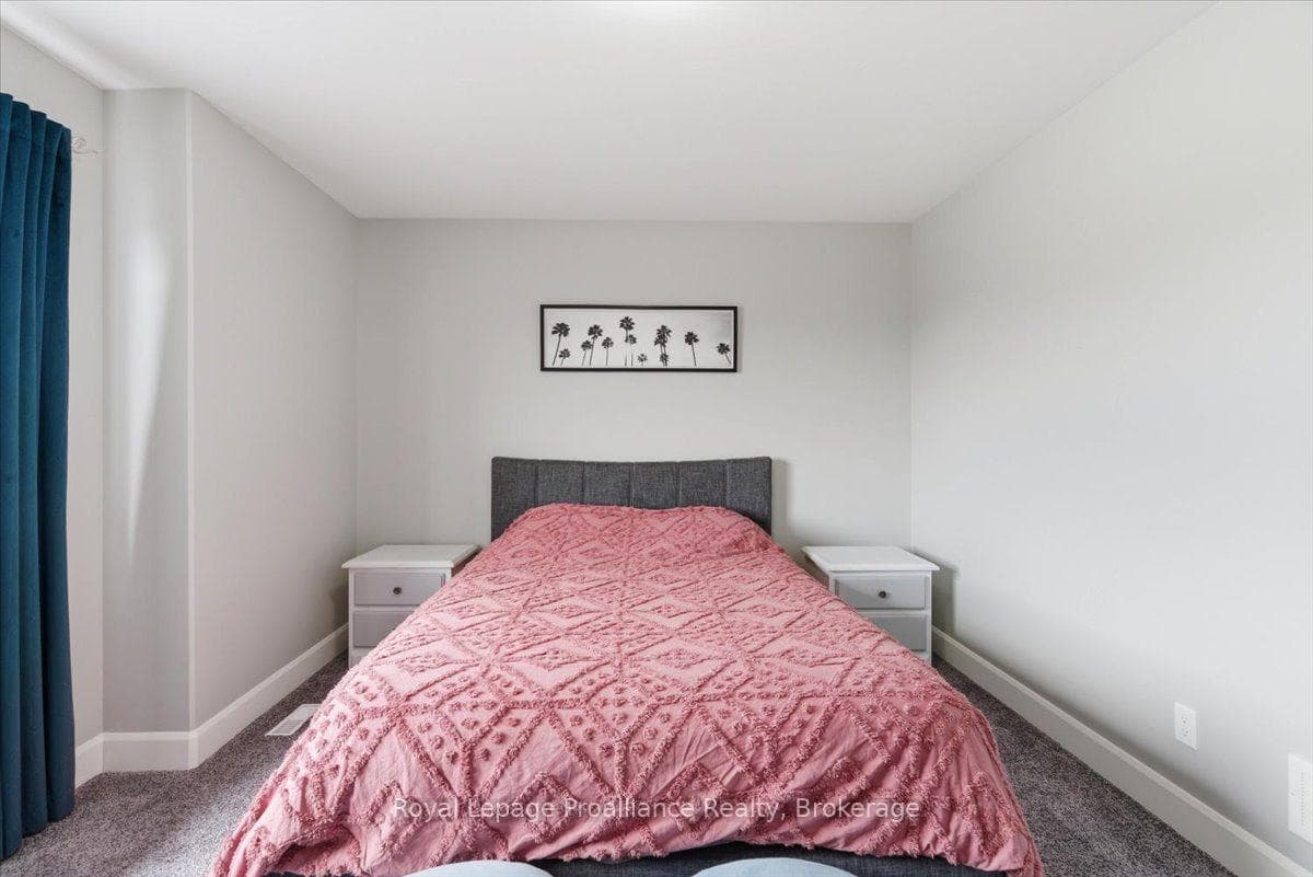31 Dewal Place photo 34