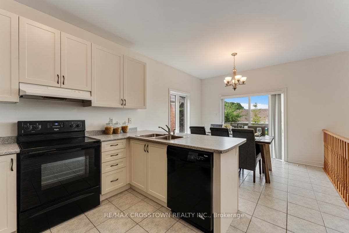 248 Kozlov Street photo 13