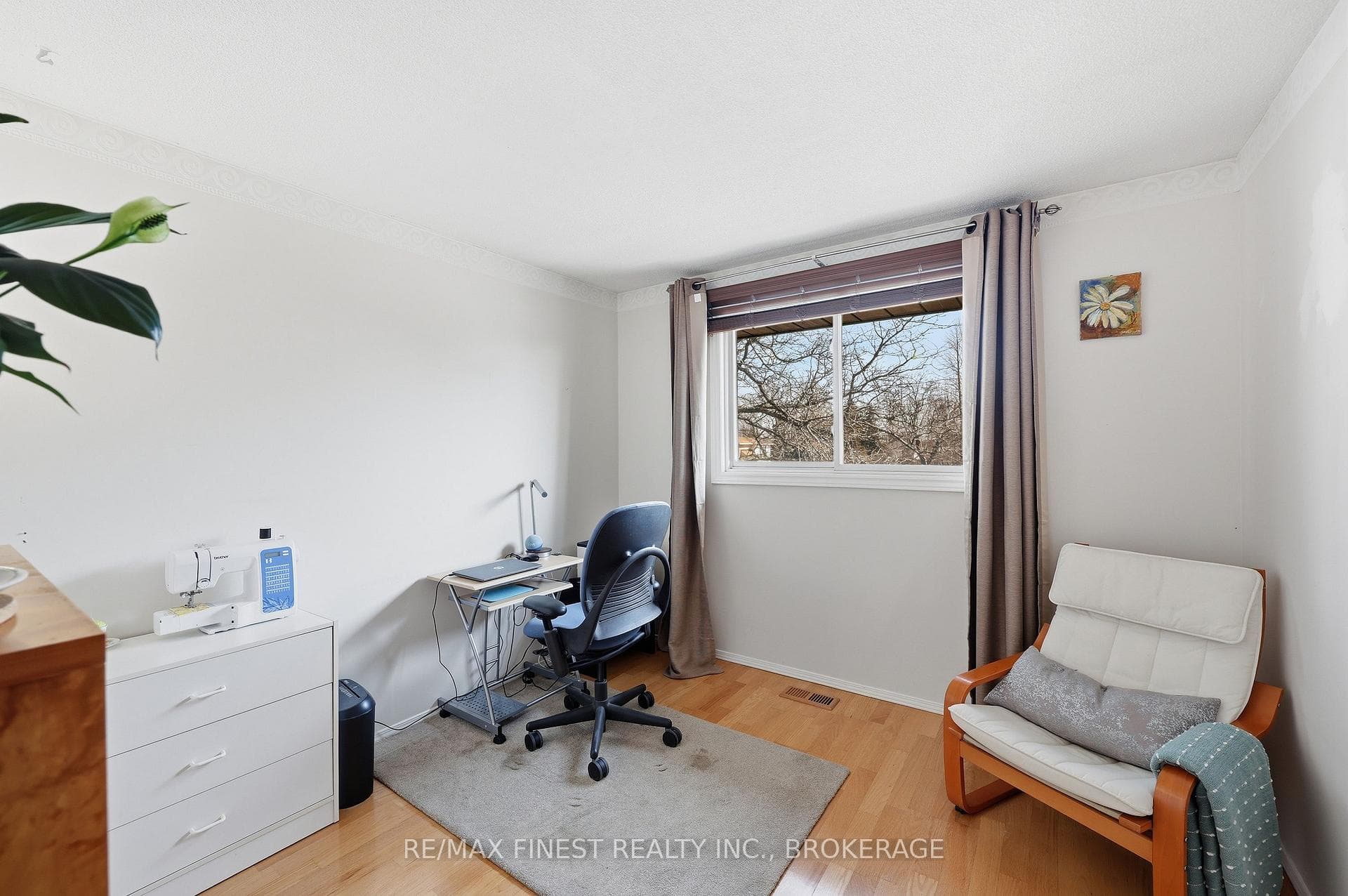 888 Sandringham Place photo 26