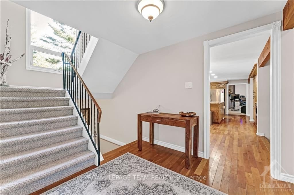 7676 SETTLERS Way photo 3