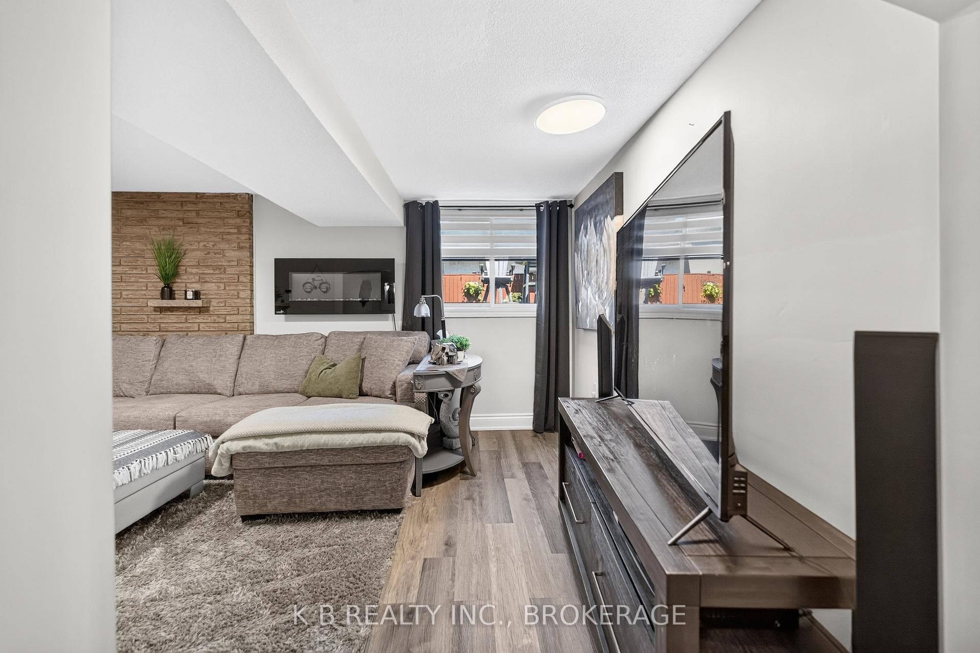 581 Division Street photo 26