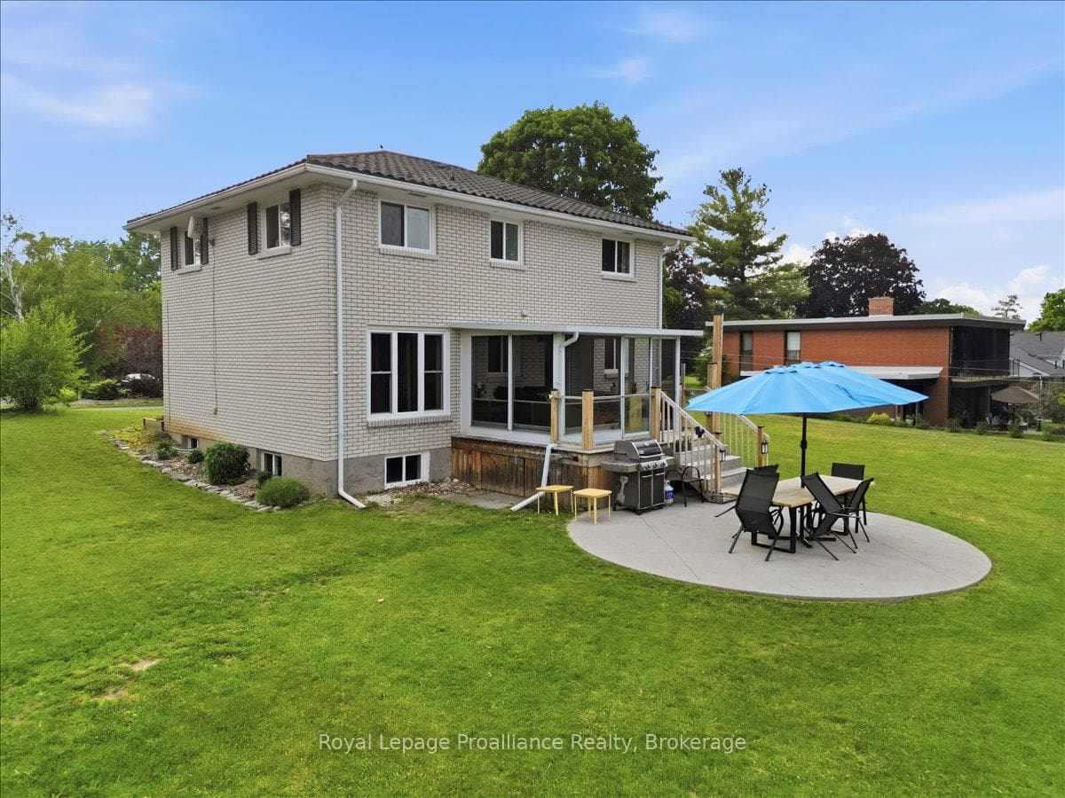 229 Henry Street photo 37