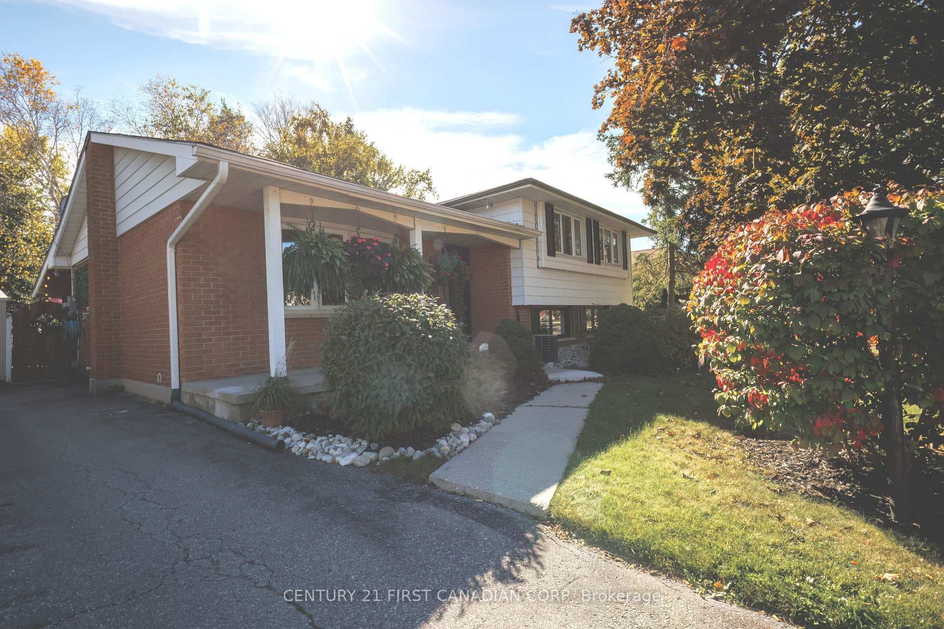 184 Millbank Drive photo 2