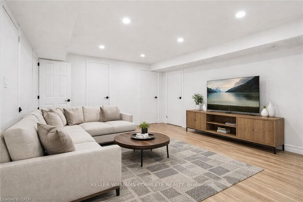 59 Oakley Court photo 25