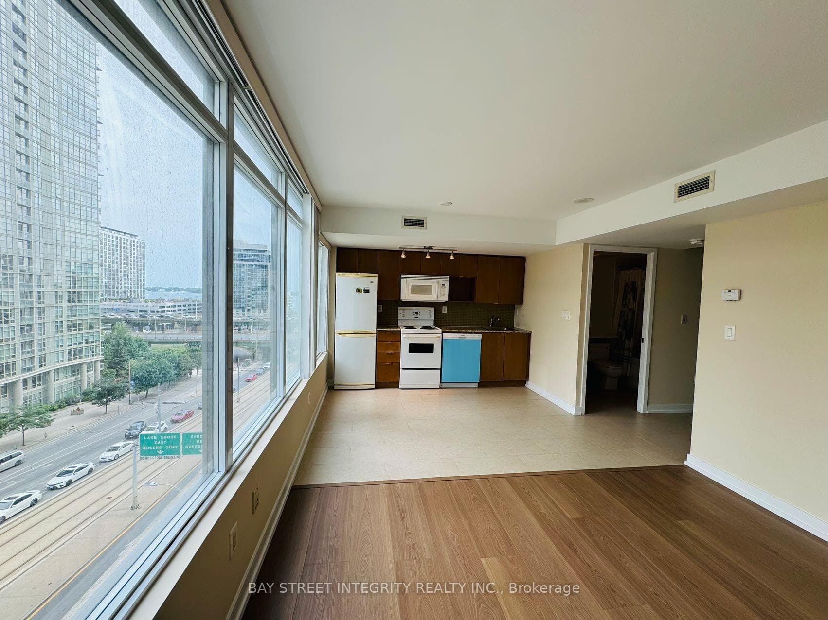 15 Brunel Court Unit 812 photo 3