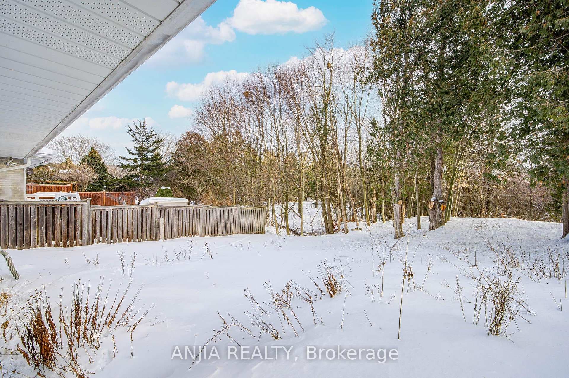 11 Drakefield Road photo 42
