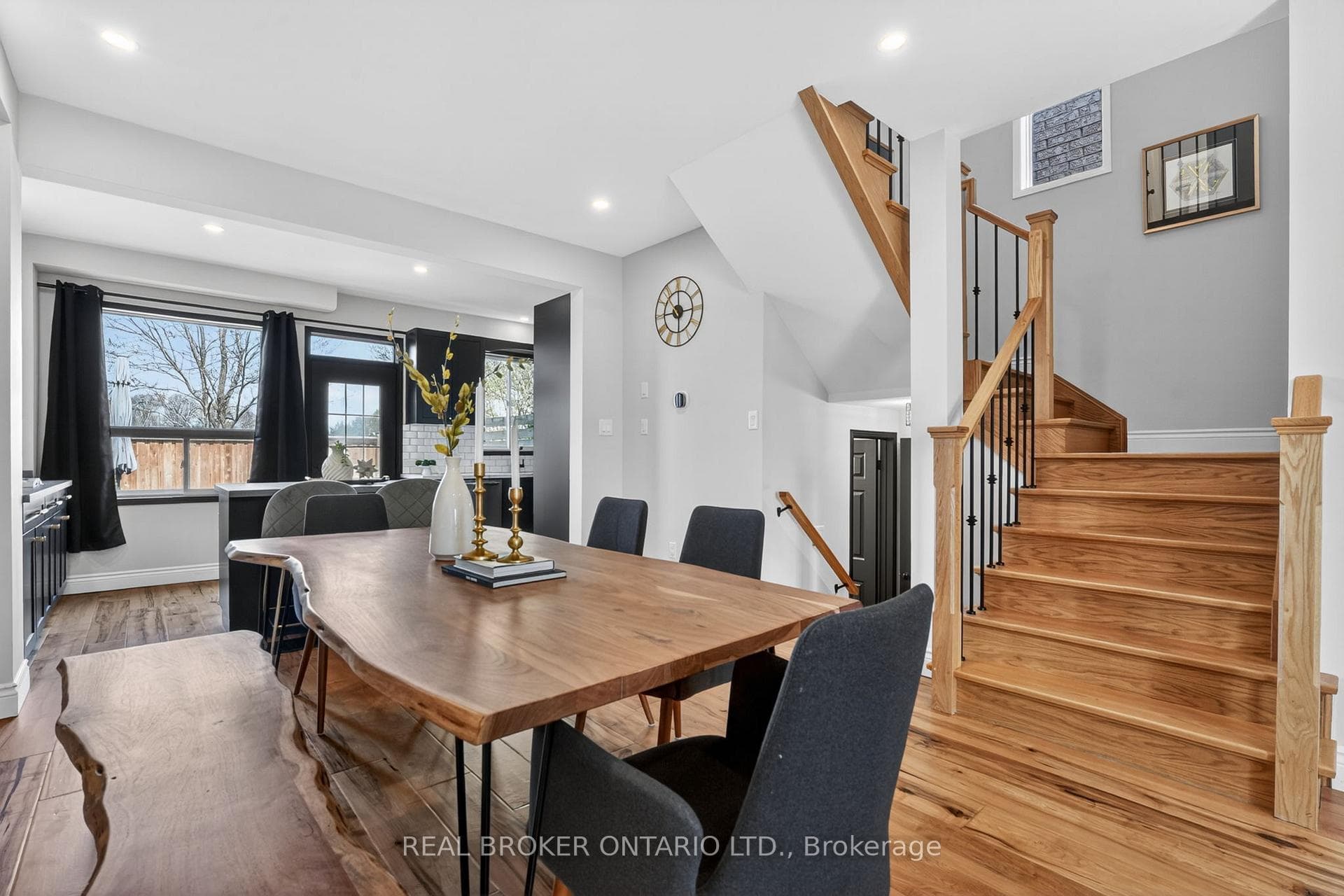 62 Moore Crescent photo 12