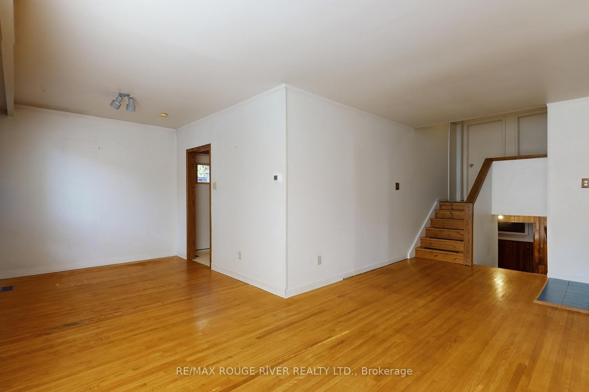 68 Aurora Heights Drive photo 13
