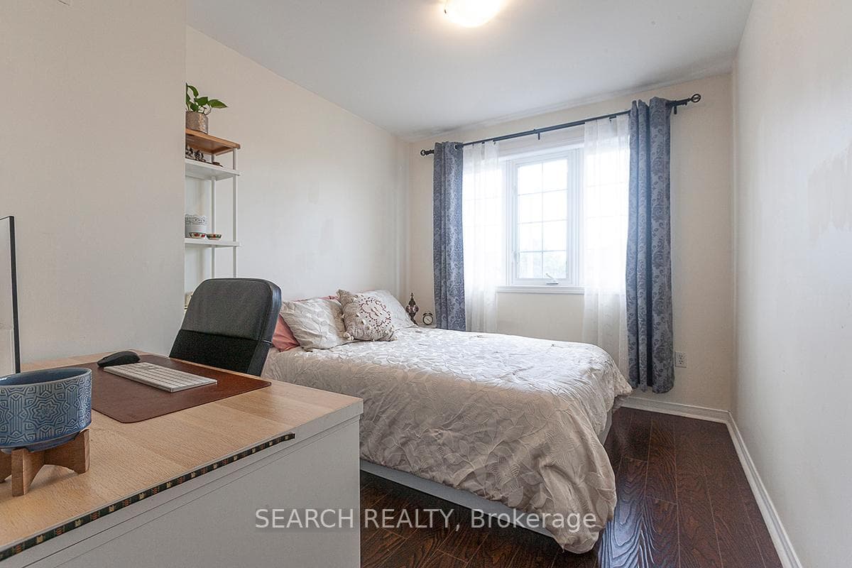 75 Olympia Crescent photo 21