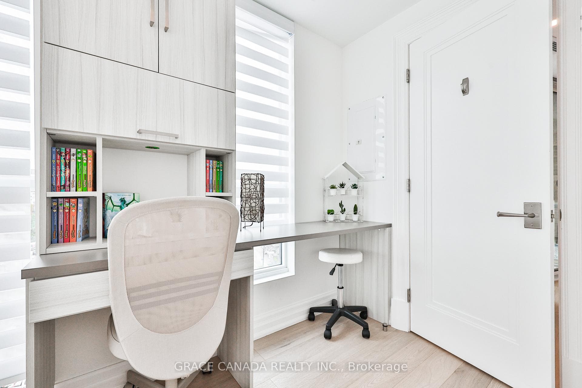 2060 Lakeshore Road Unit 704 photo 17