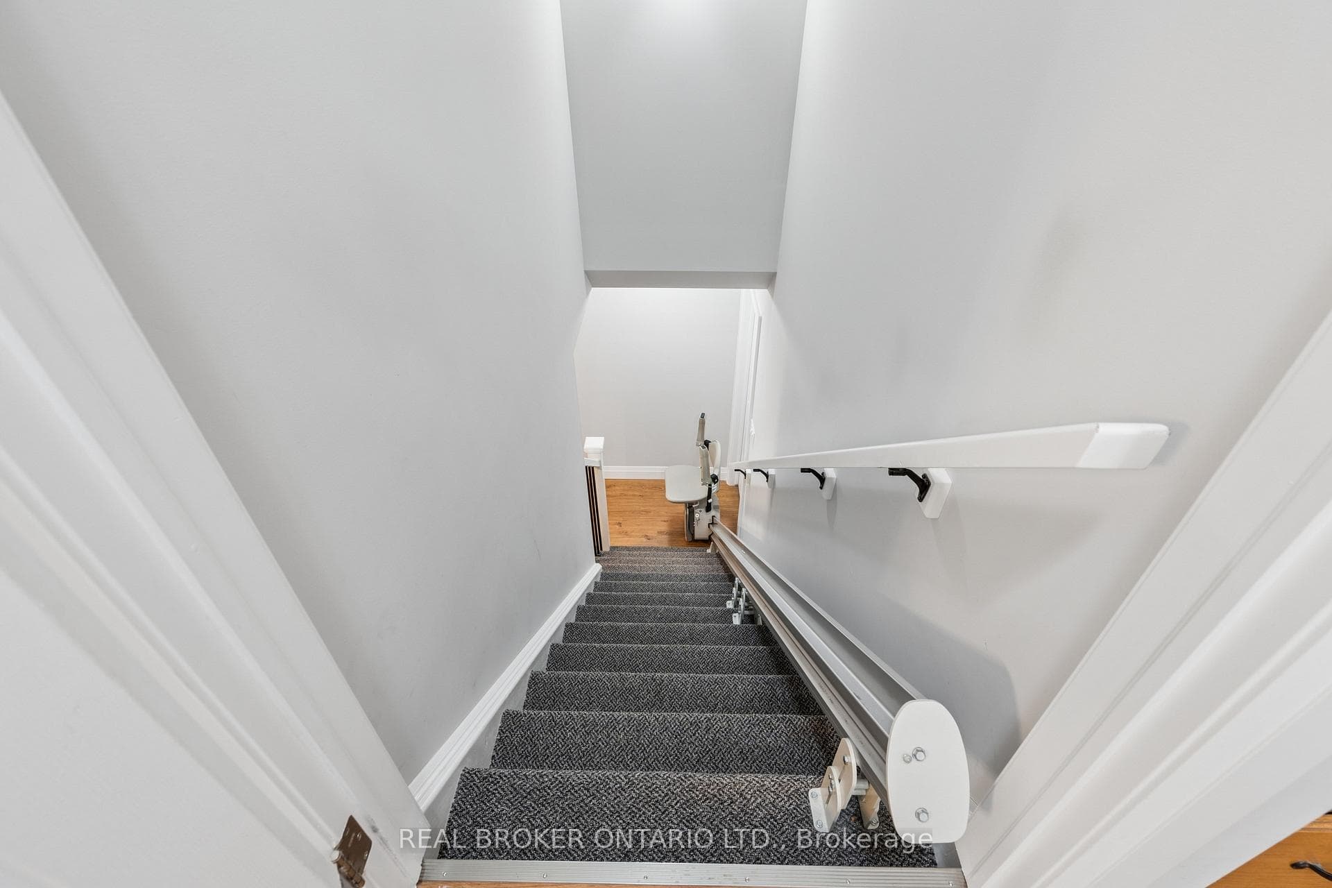 480 Grand Trunk Street photo 24