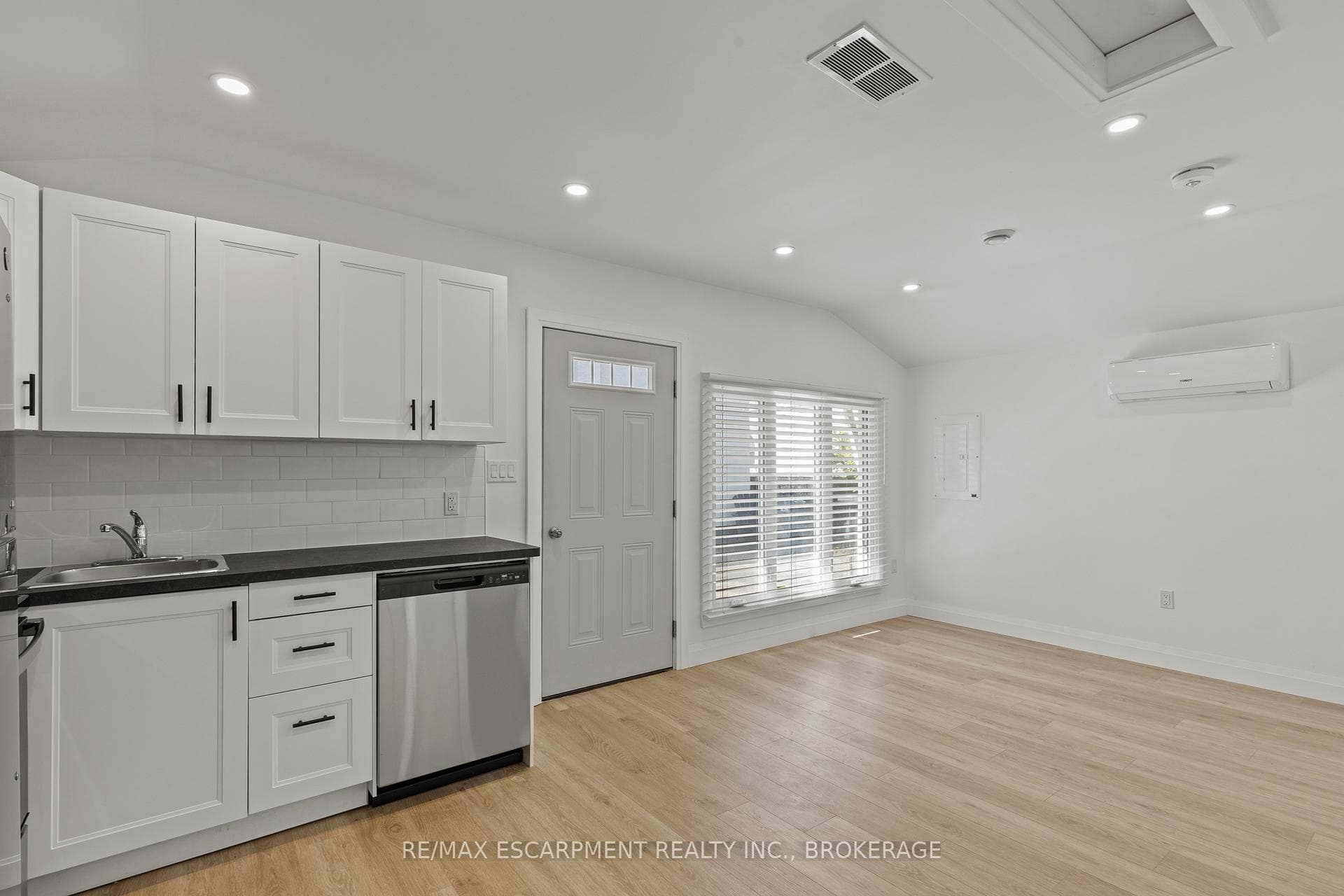 362 Gatfield Avenue Unit Unit 2 photo 8