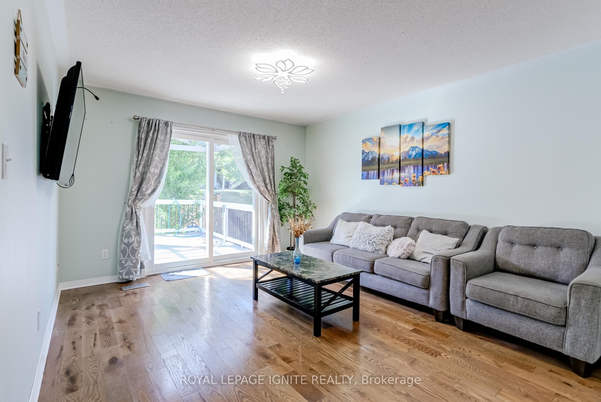 1292 Eagle Crescent photo 17
