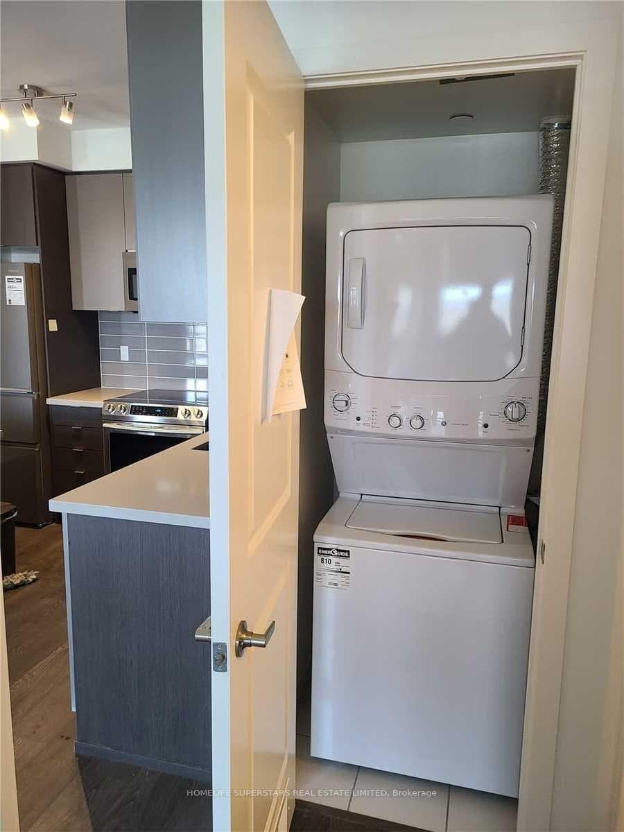 4699 Glen Erin Drive Unit 1401 photo 15