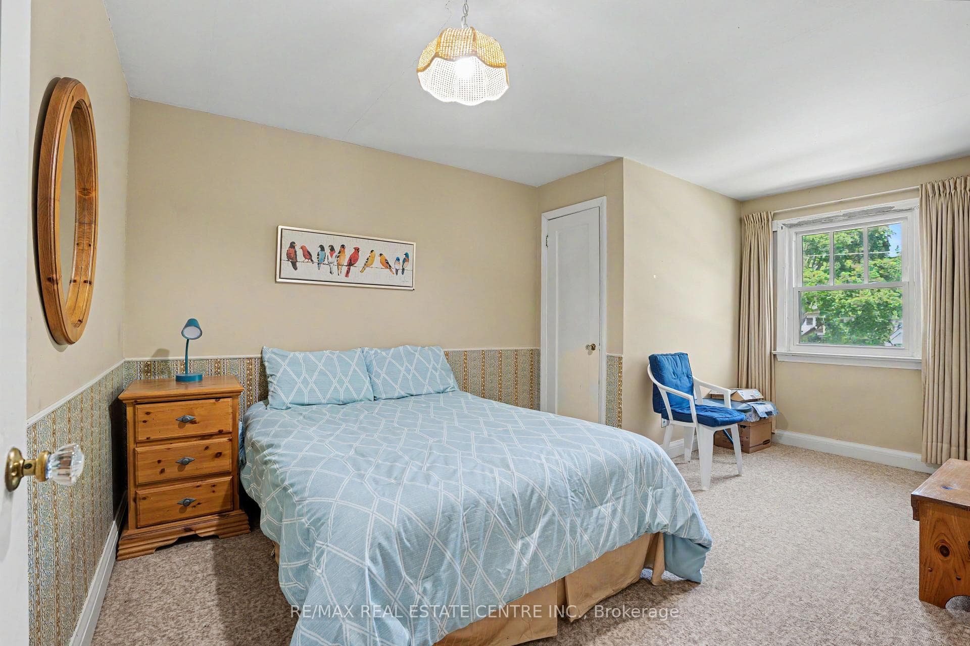 2068 Wellington Avenue photo 19