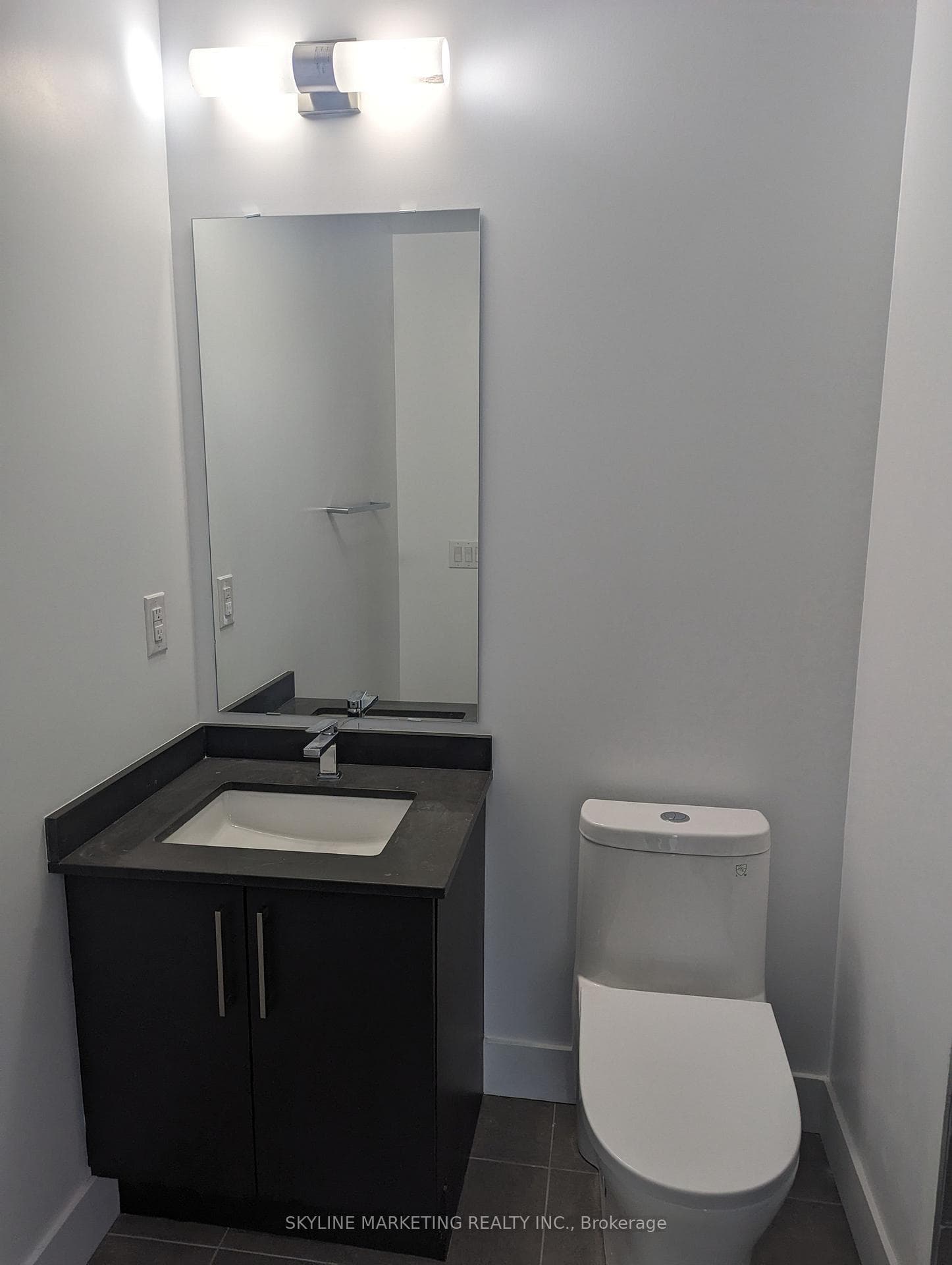 2450 Old Bronte Road Unit 817 photo 11