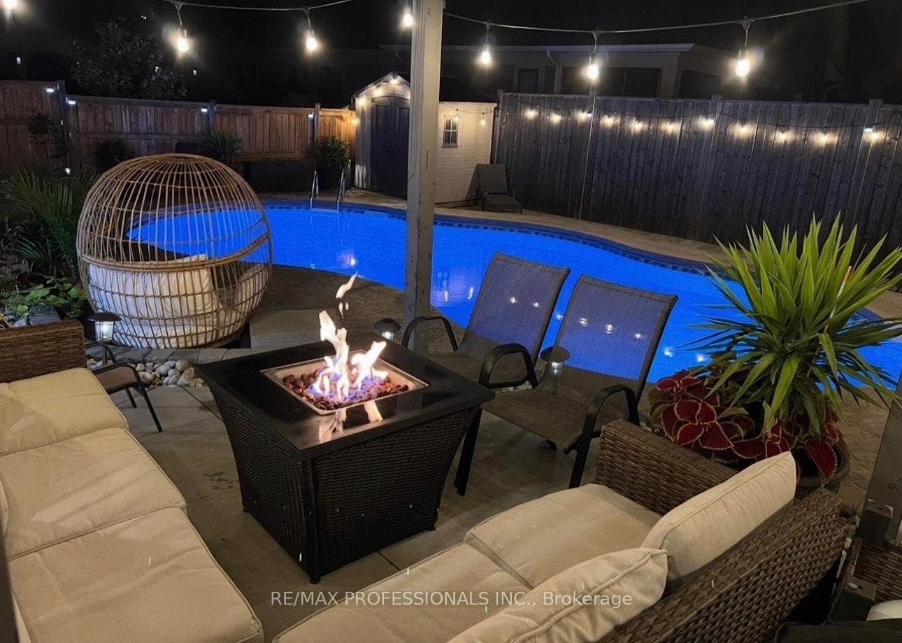 54 Nicholas Drive photo 2