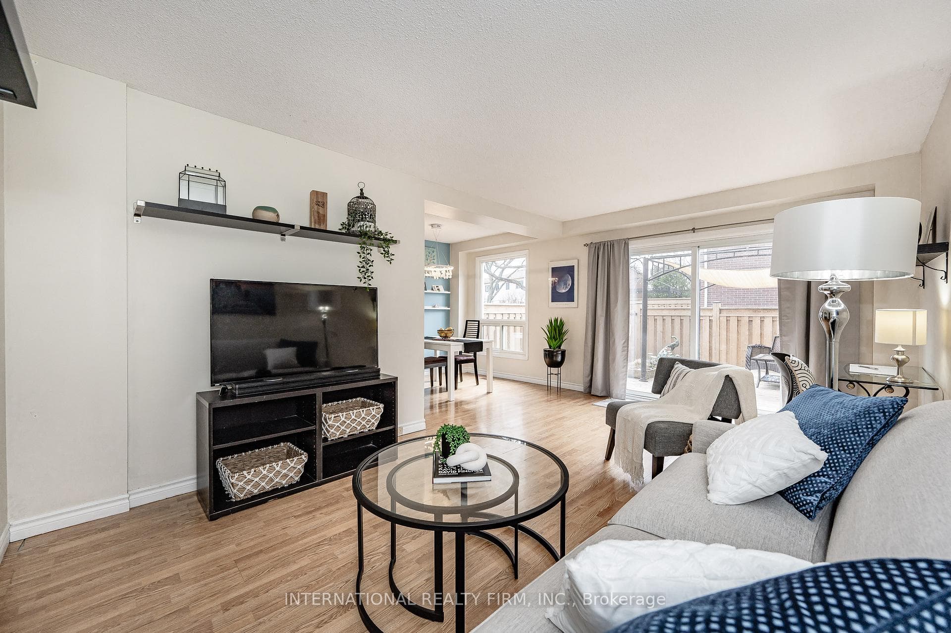 1568 Newlands Crescent Unit 52 photo 9