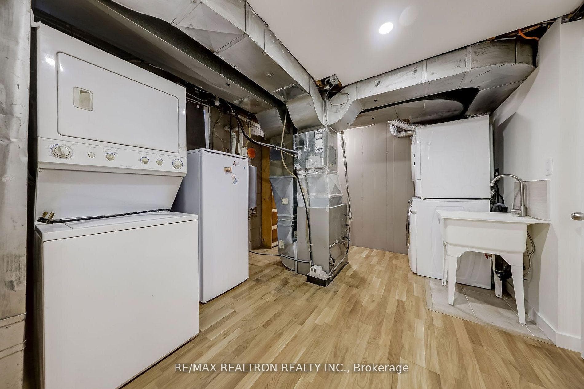 59 Cummer Avenue photo 31