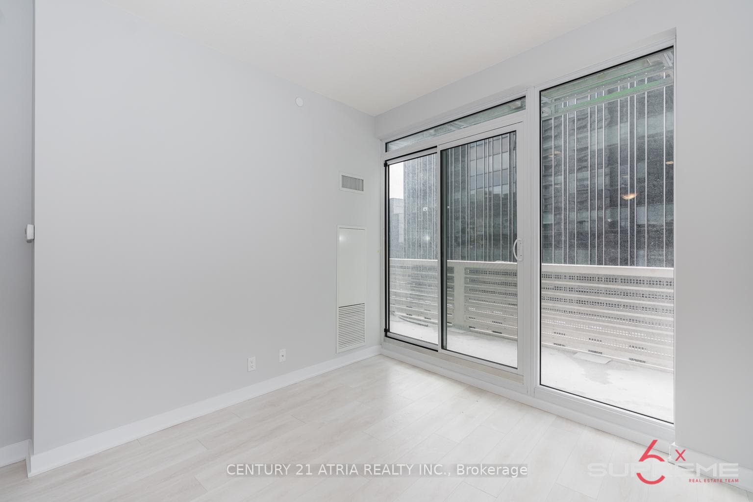 2221 Yonge Street Unit 611 photo 3