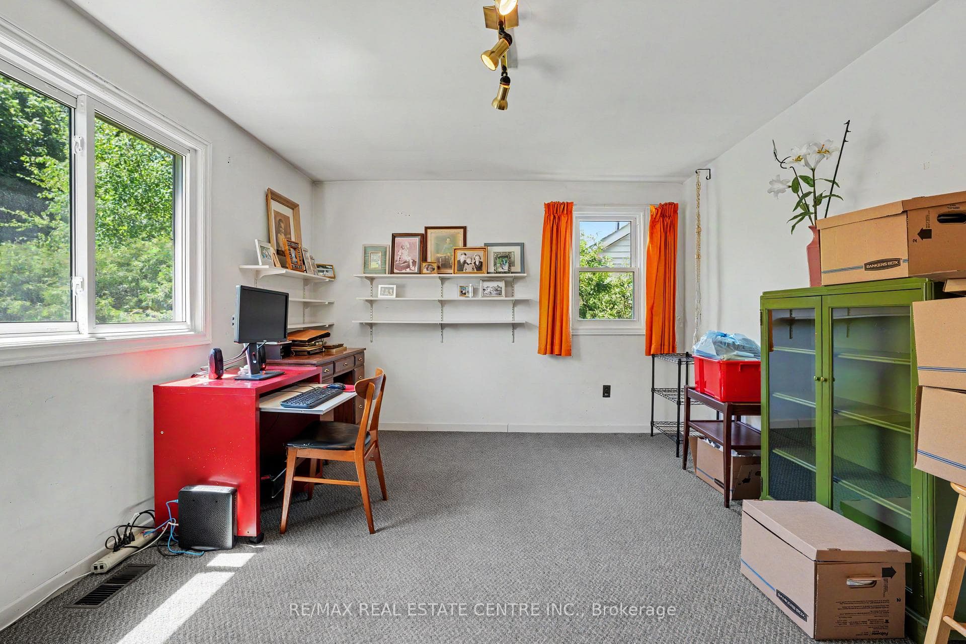 2068 Wellington Avenue photo 22