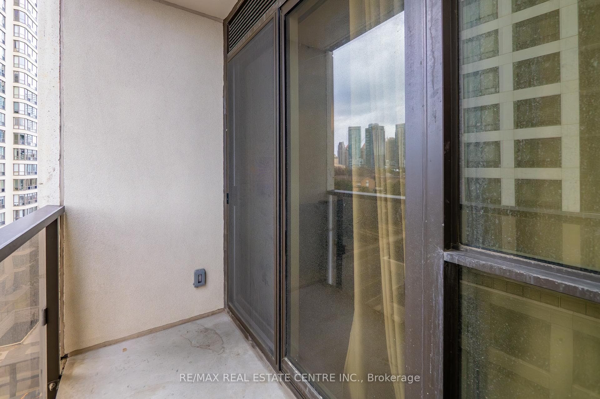 30 Elm Drive Unit 610 photo 29