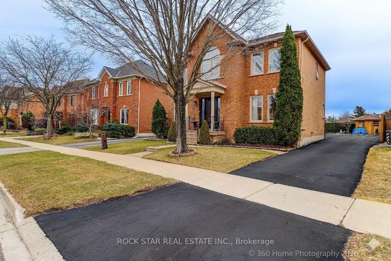 2444 Towne Boulevard photo 3