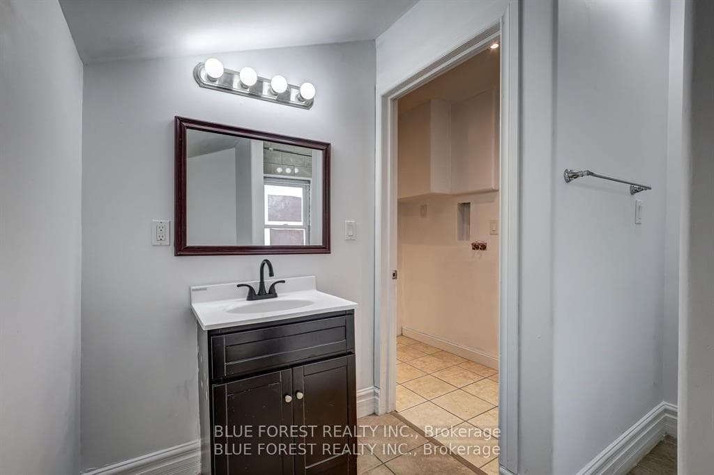 36 ADELAIDE Street photo 26