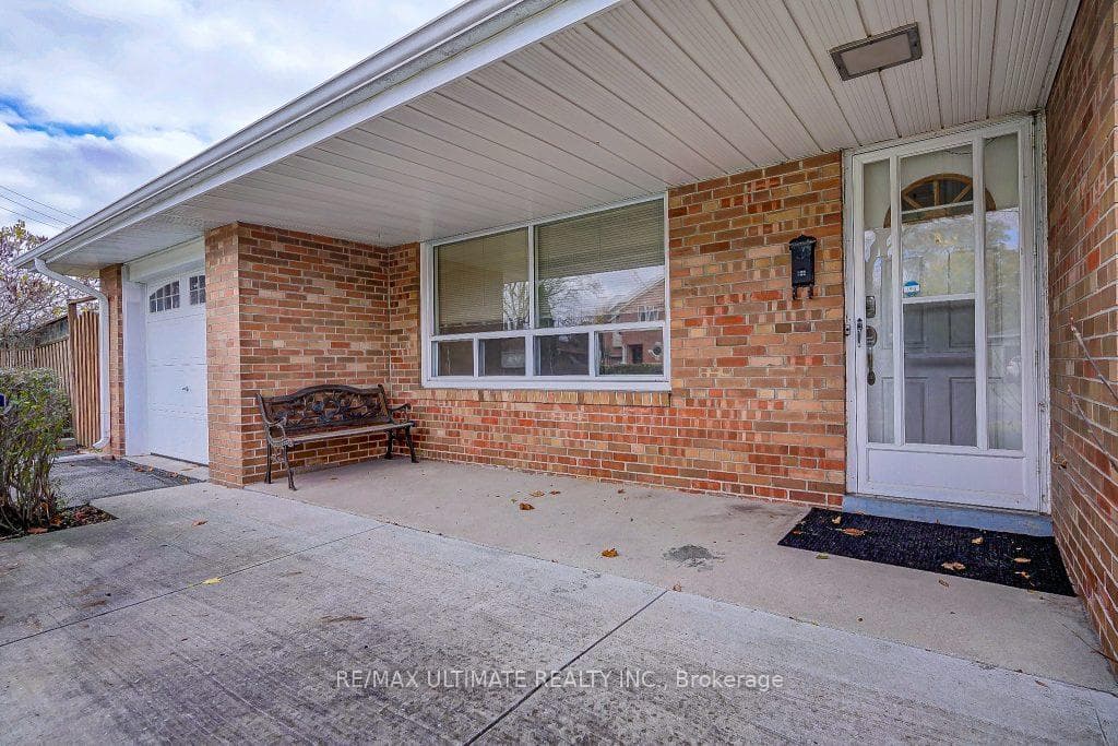 111 Rexleigh Drive photo 2