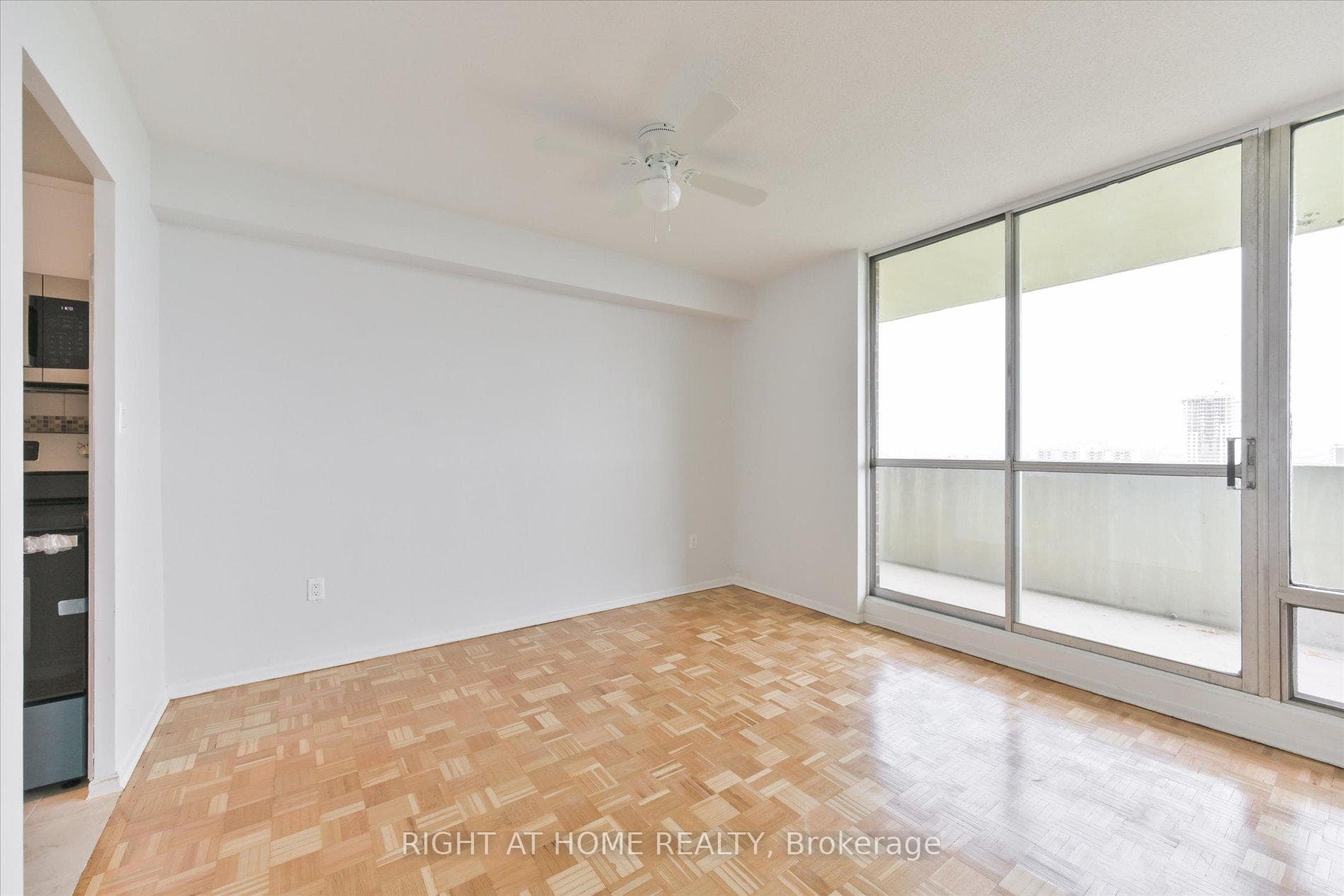 1 Massey Square Unit 2815 photo 8