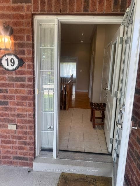 19 Leland Lane photo 2